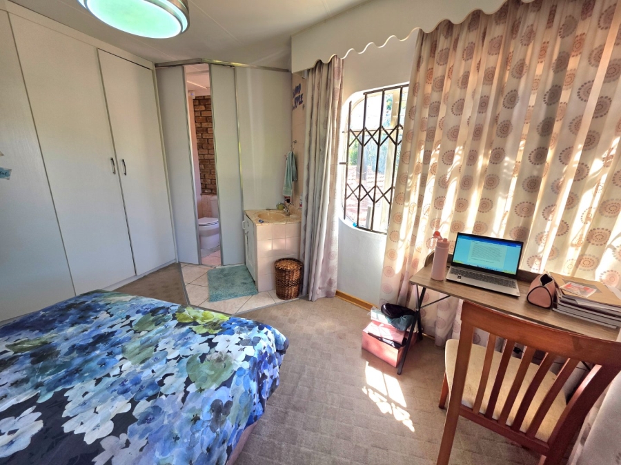 5 Bedroom Property for Sale in La Provance Free State